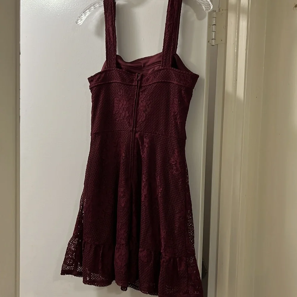 Floral Lace Dress. - Picture 5 of 10